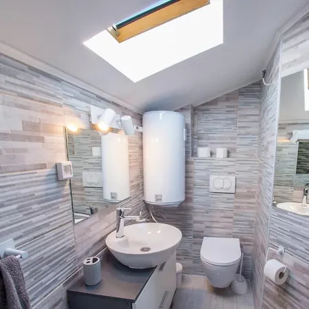 The Jewel Of Apartman *