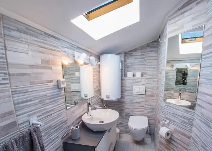 The Jewel Of Apartman *