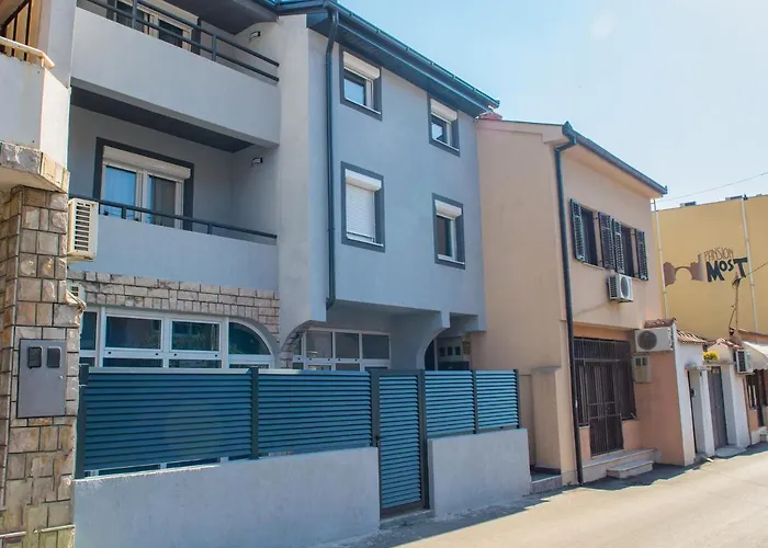 The Jewel Of Apartman *